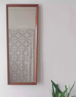 Miroir scandinave en teck , forme trapézoïdale
