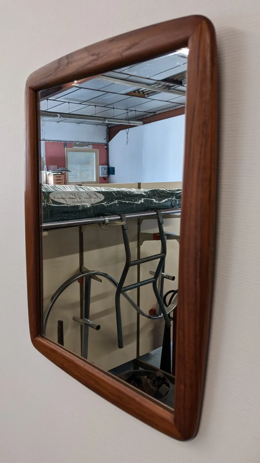 Miroir scandinave en teck massif, Danemark vers 1970