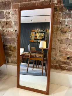 Miroir scandinave en teck par Aksel Kjersgaard, Danemark 1960