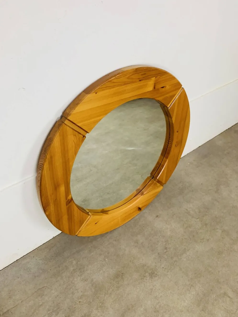 Miroir scandinave rond pin massif par Glasmäster Markaryd, Suède, 70's