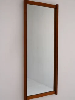 Miroir scandinave vintage en teck avec cadre rainuré