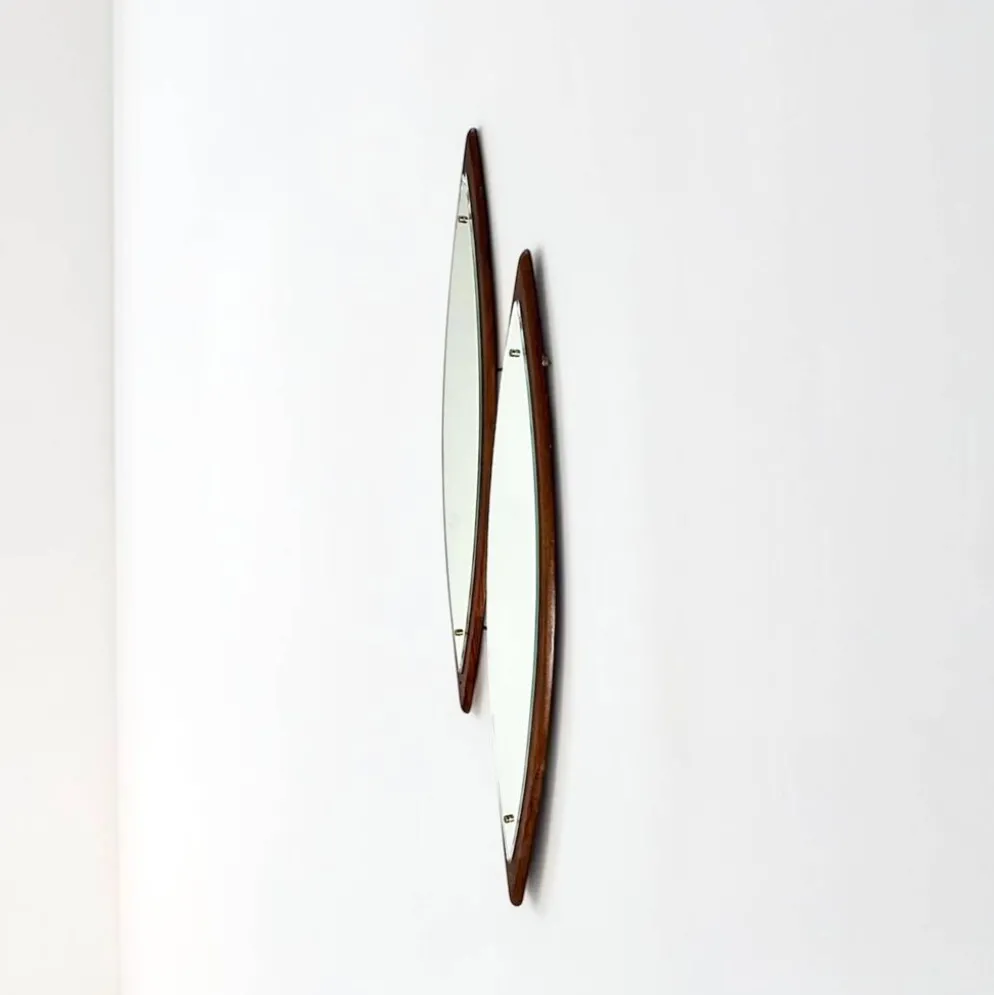 Miroir sculptural à double paroi en bois et laiton, Italie années 1960