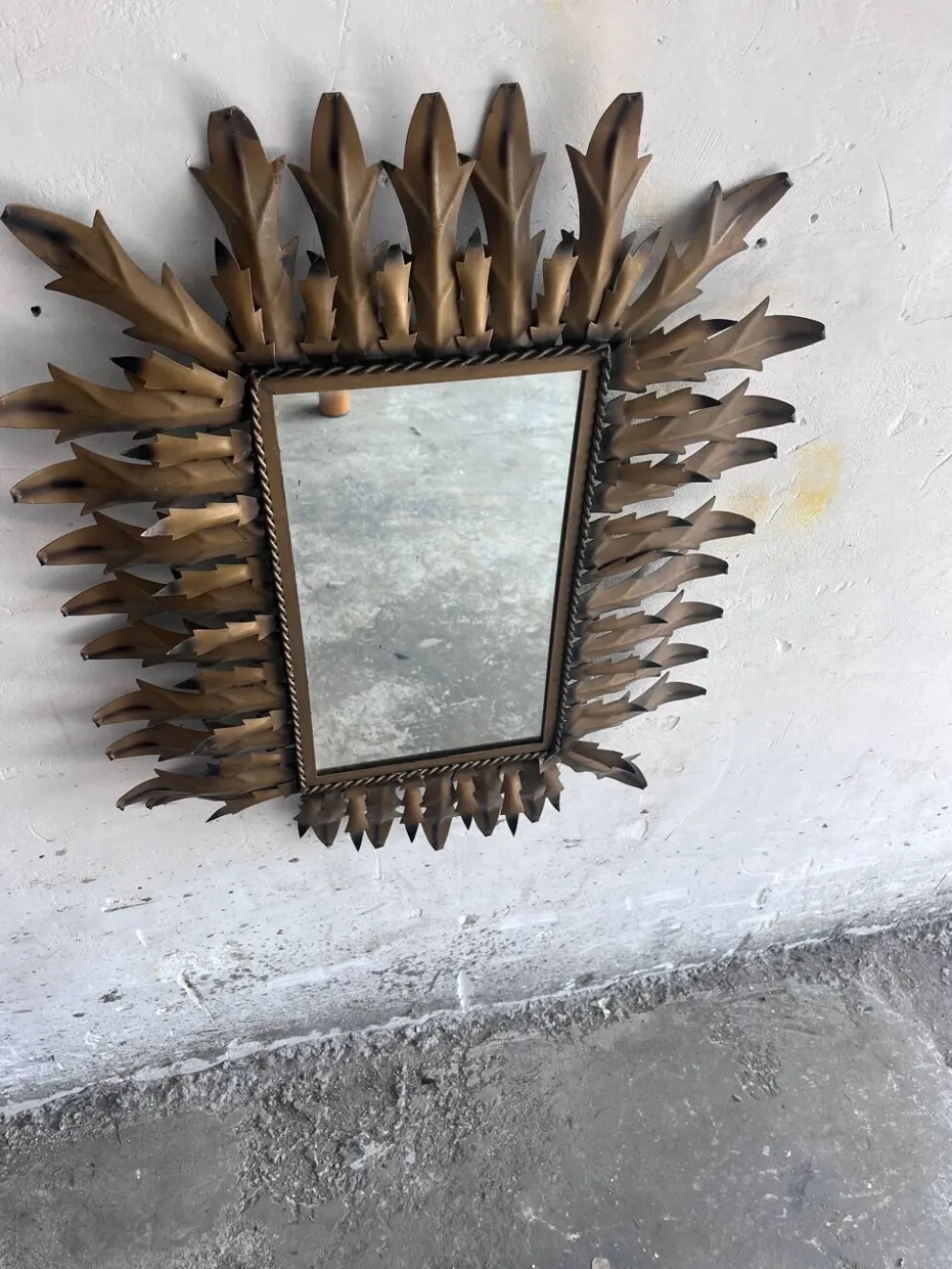 Miroir soleil brutaliste en fer forgé, années 1960