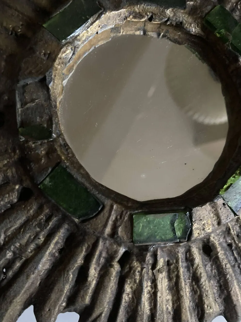 Miroir soleil de Irena Jaworska en plomb doré et verre vert 1960
