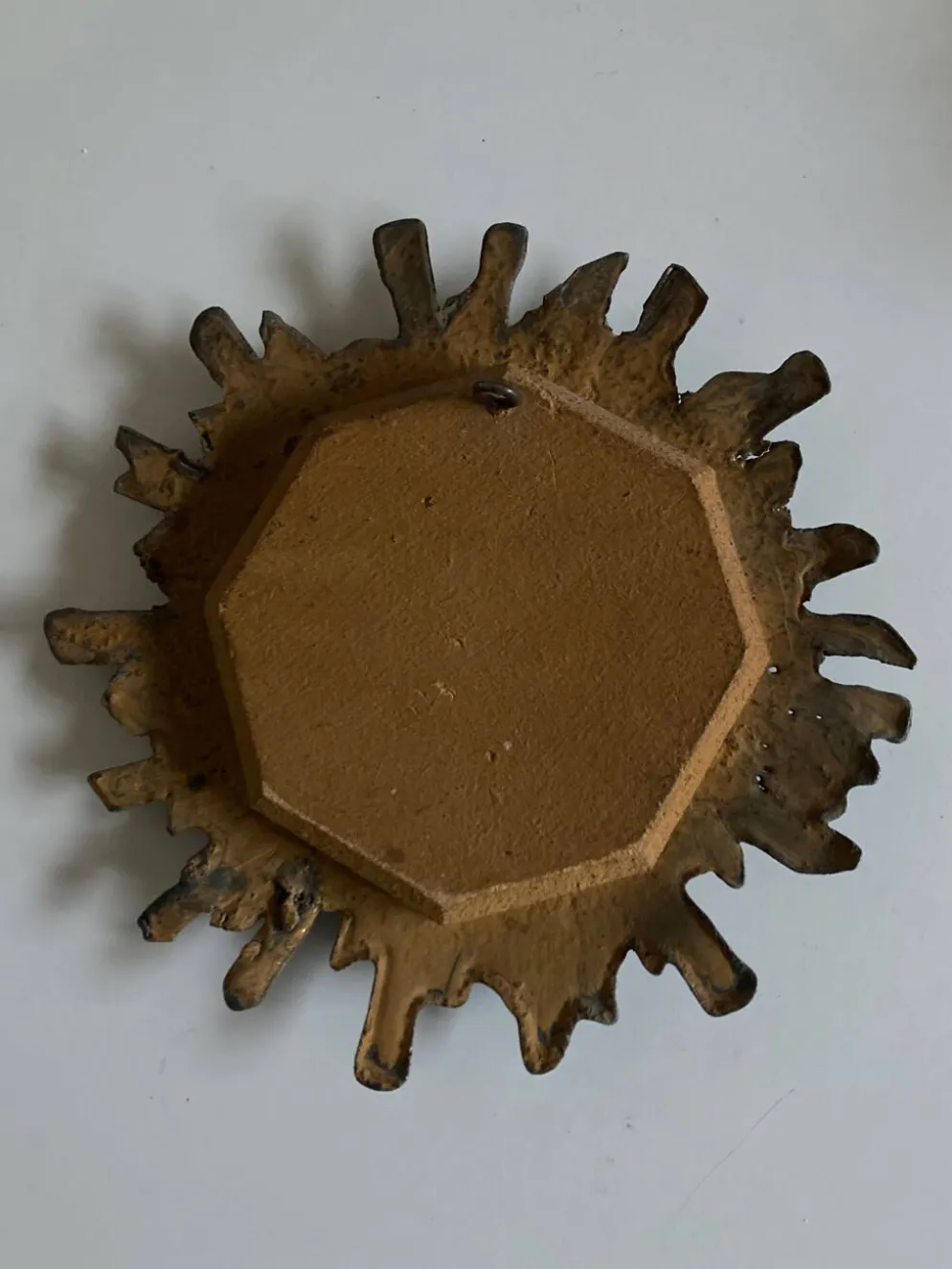 Miroir soleil de Irena Jaworska en plomb doré et verre vert 1960