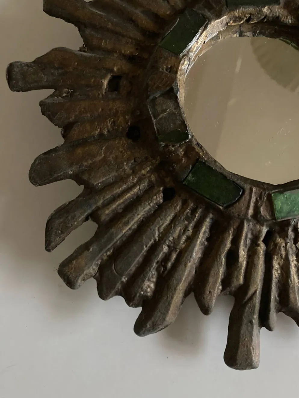 Miroir soleil de Irena Jaworska en plomb doré et verre vert 1960