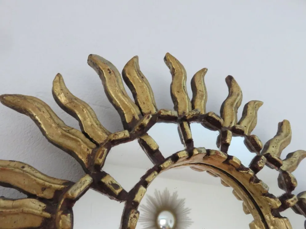 Miroir soleil en bois doré avec incrustations début XXème