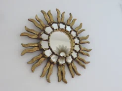 Miroir soleil en bois doré avec incrustations début XXème