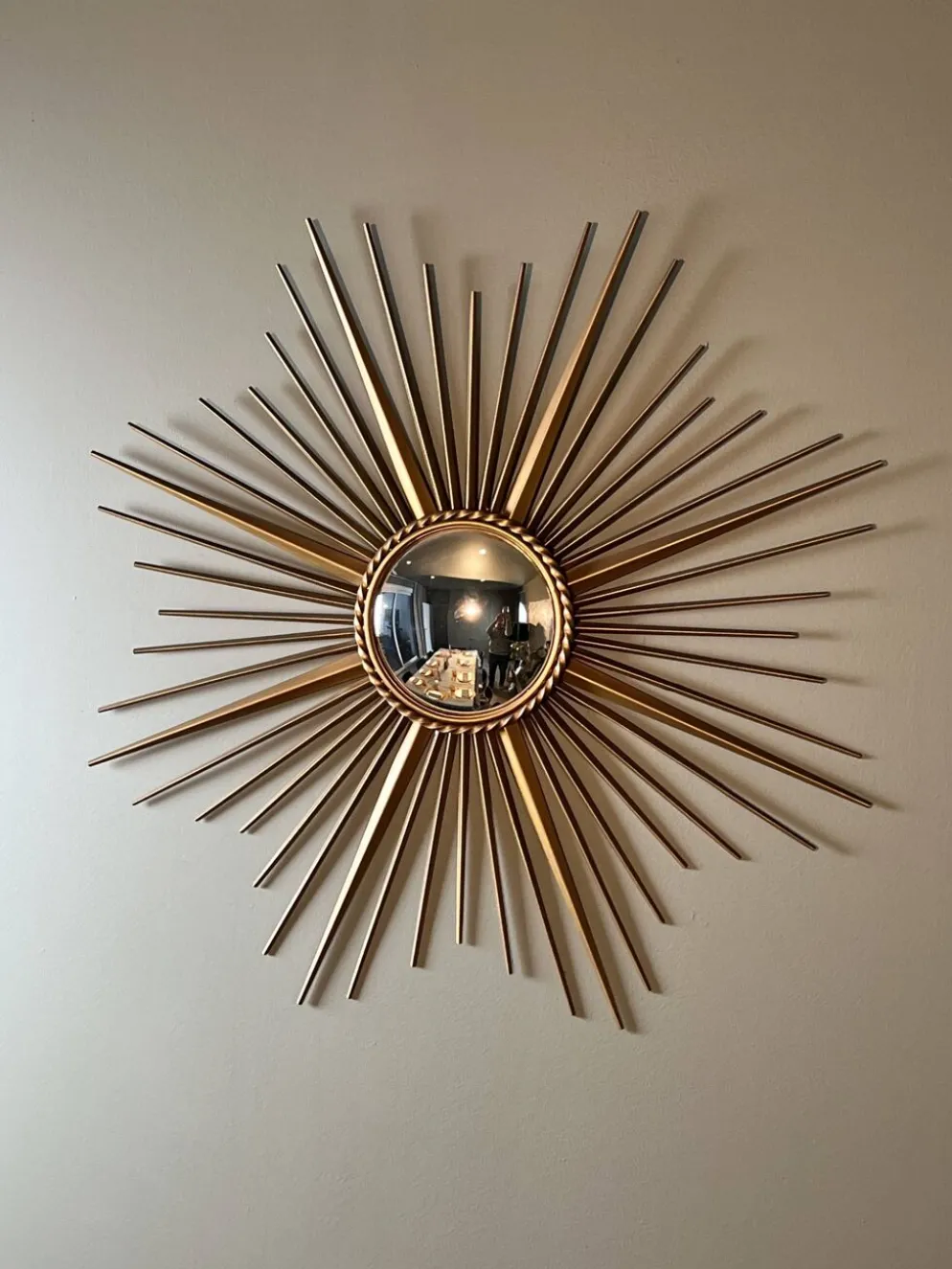 Miroir Soleil en Métal Doré à Miroir Bombé de Chaty Vallauris. Travail Fran