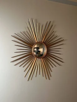 Miroir Soleil en Métal Doré à Miroir Bombé de Chaty Vallauris. Travail Fran