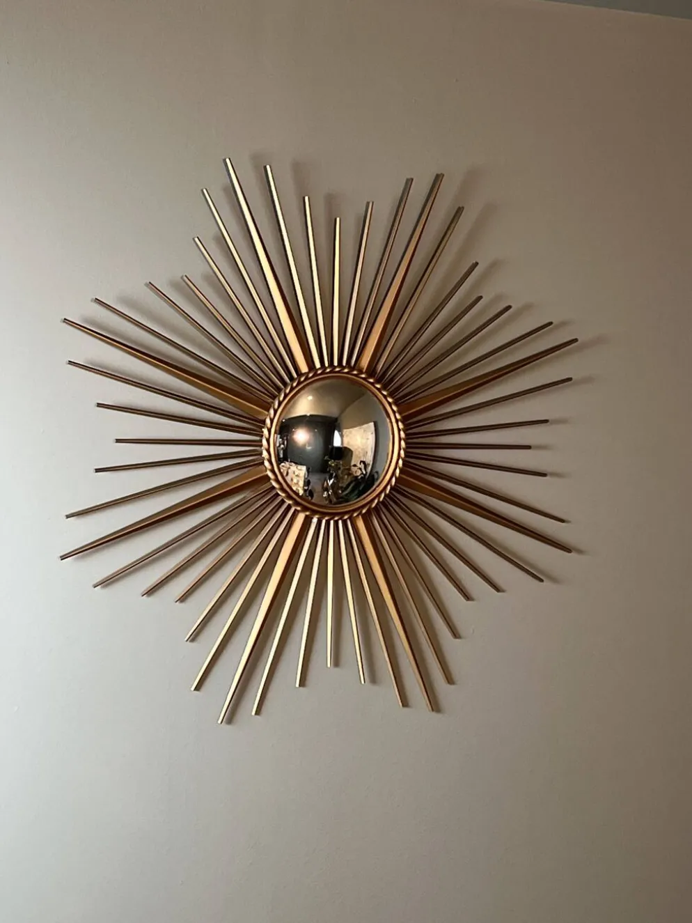 Miroir Soleil en Métal Doré à Miroir Bombé de Chaty Vallauris. Travail Fran