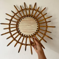 Miroir soleil en rotin années 60-70