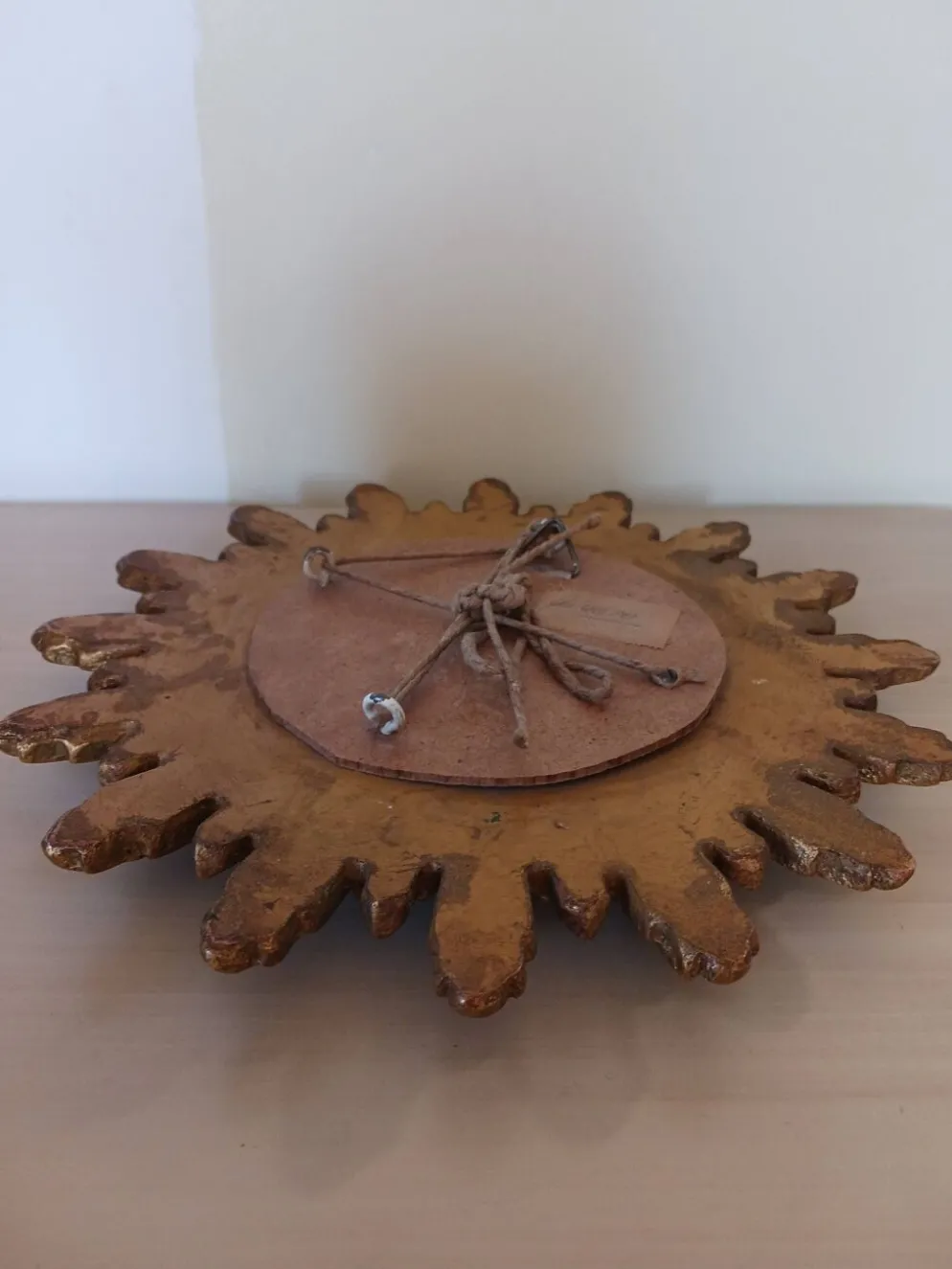 Miroir soleil vintage , en bois doré .