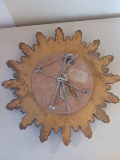 Miroir soleil vintage , en bois doré .