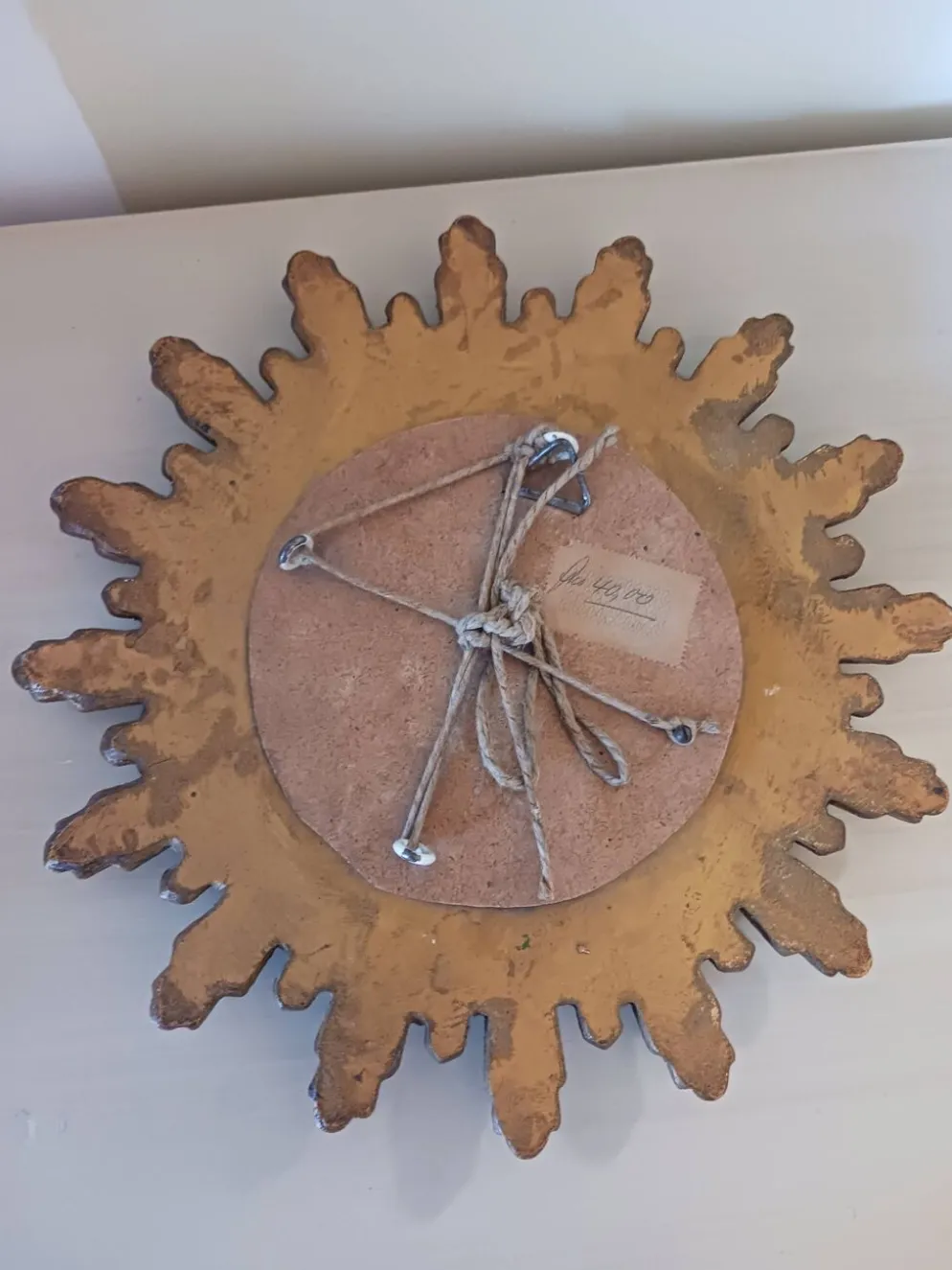 Miroir soleil vintage , en bois doré .