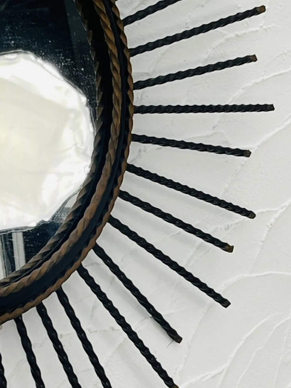 Miroir soleil vintage en métal noir et doré années 60