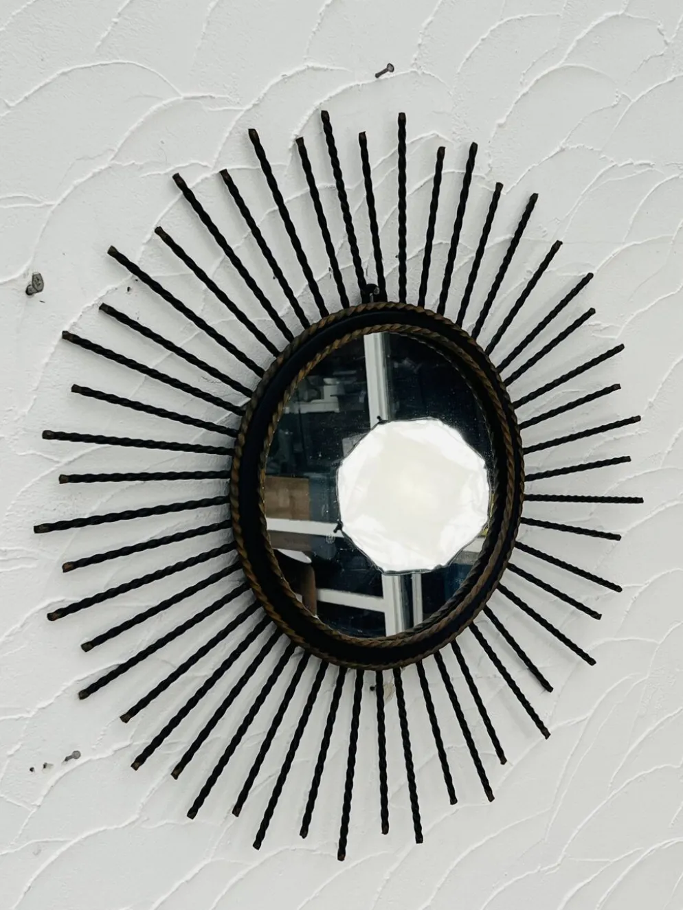 Miroir soleil vintage en métal noir et doré années 60