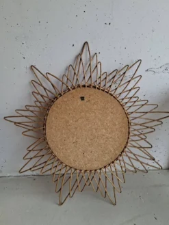 Miroir soleil vintage en rotin tressé