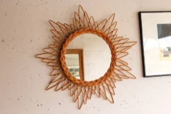 Miroir soleil vintage en rotin tressé