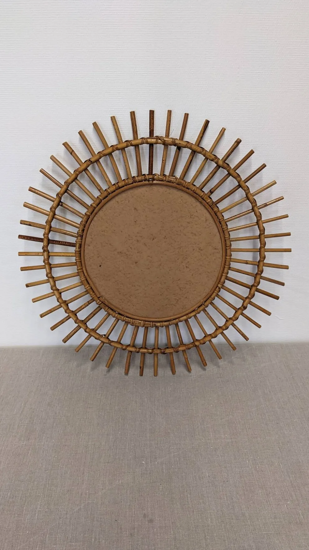 Miroir soleil XL en rotin, France vers 1960
