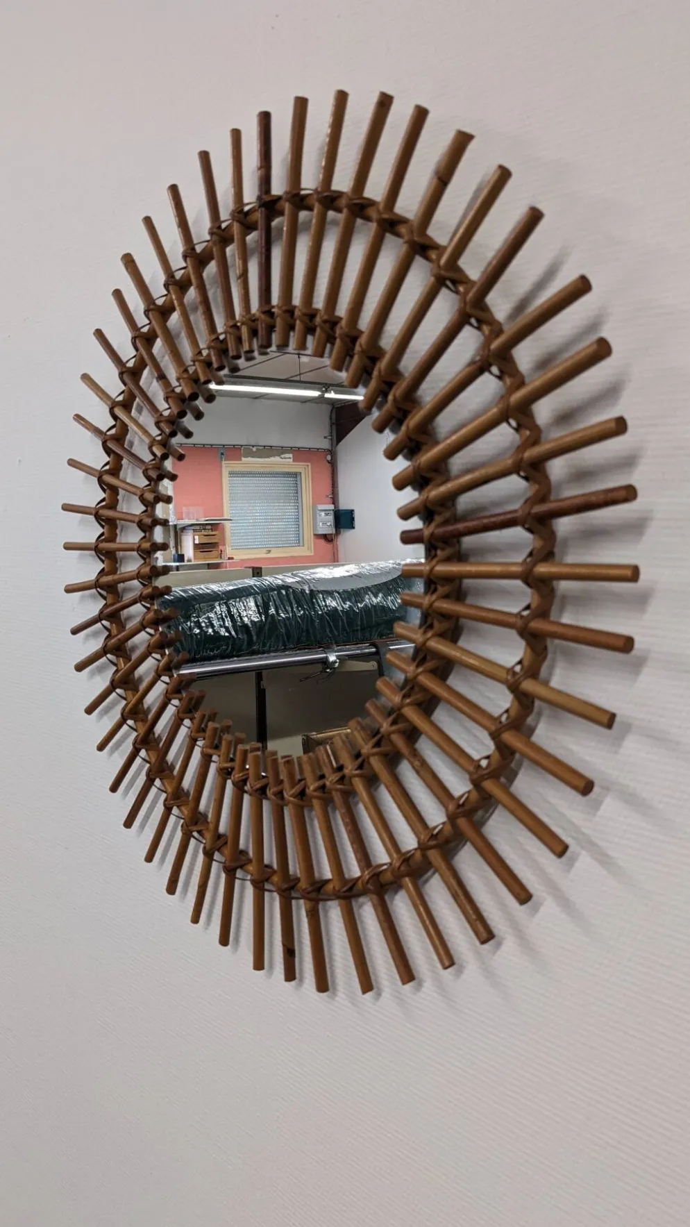 Miroir soleil XL en rotin, France vers 1960