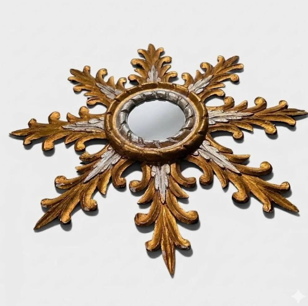 Miroir sorcière "Soleil" en bois doré à décor de feuilles d'acanthe