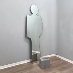 Miroir sur pied postmoderne 
