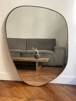 Miroir trapèze irrégulier organique laiton noir minimaliste 90x140cm