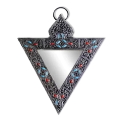Miroir triangulaire en métal argenté et perles, années 80