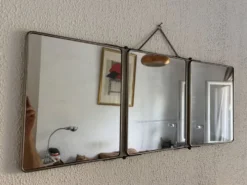 Miroir triptyque de barbier en simili cuir bleu, 1950