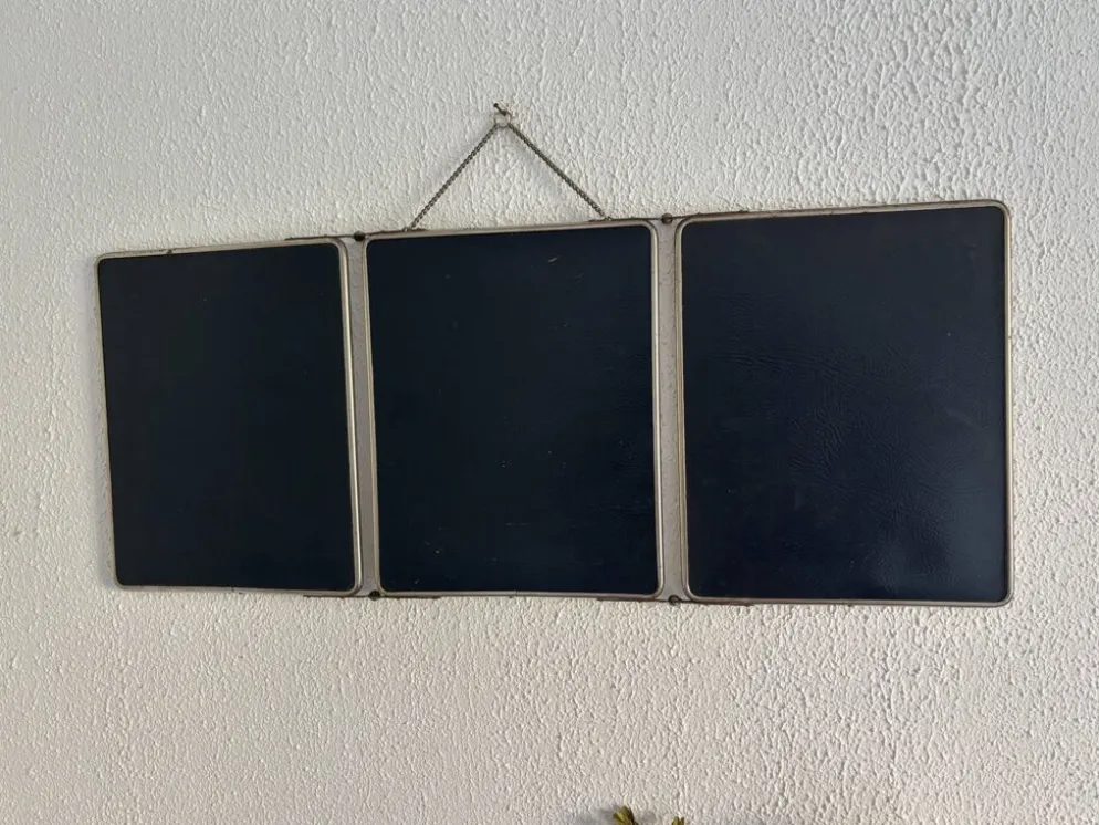 Miroir triptyque de barbier en simili cuir bleu, 1950