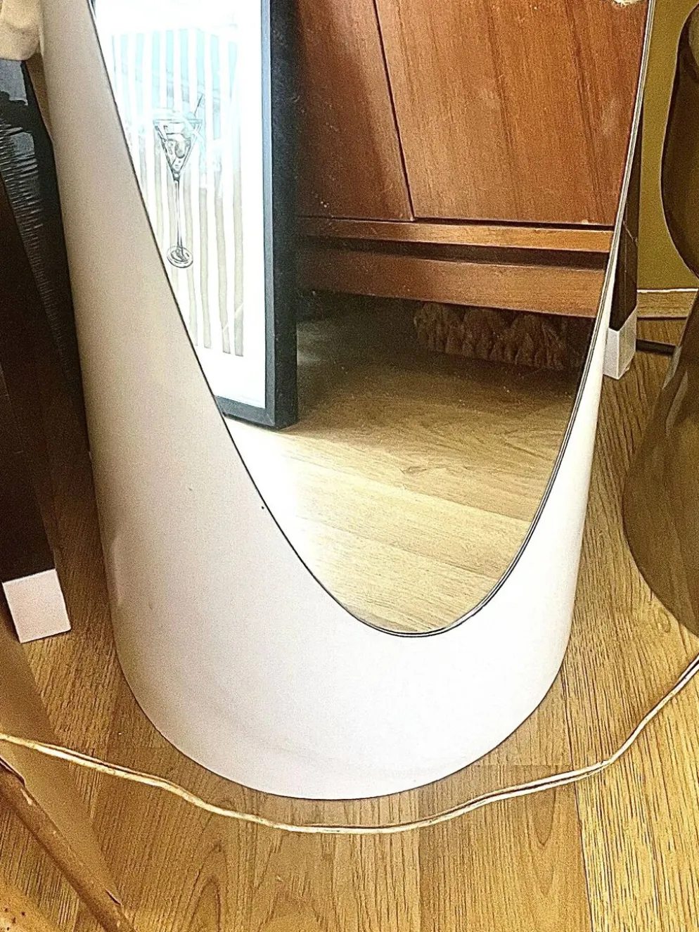 Miroir Unghia vintage par Rodolfo Bonetto d’après le Lipstick de Lecal