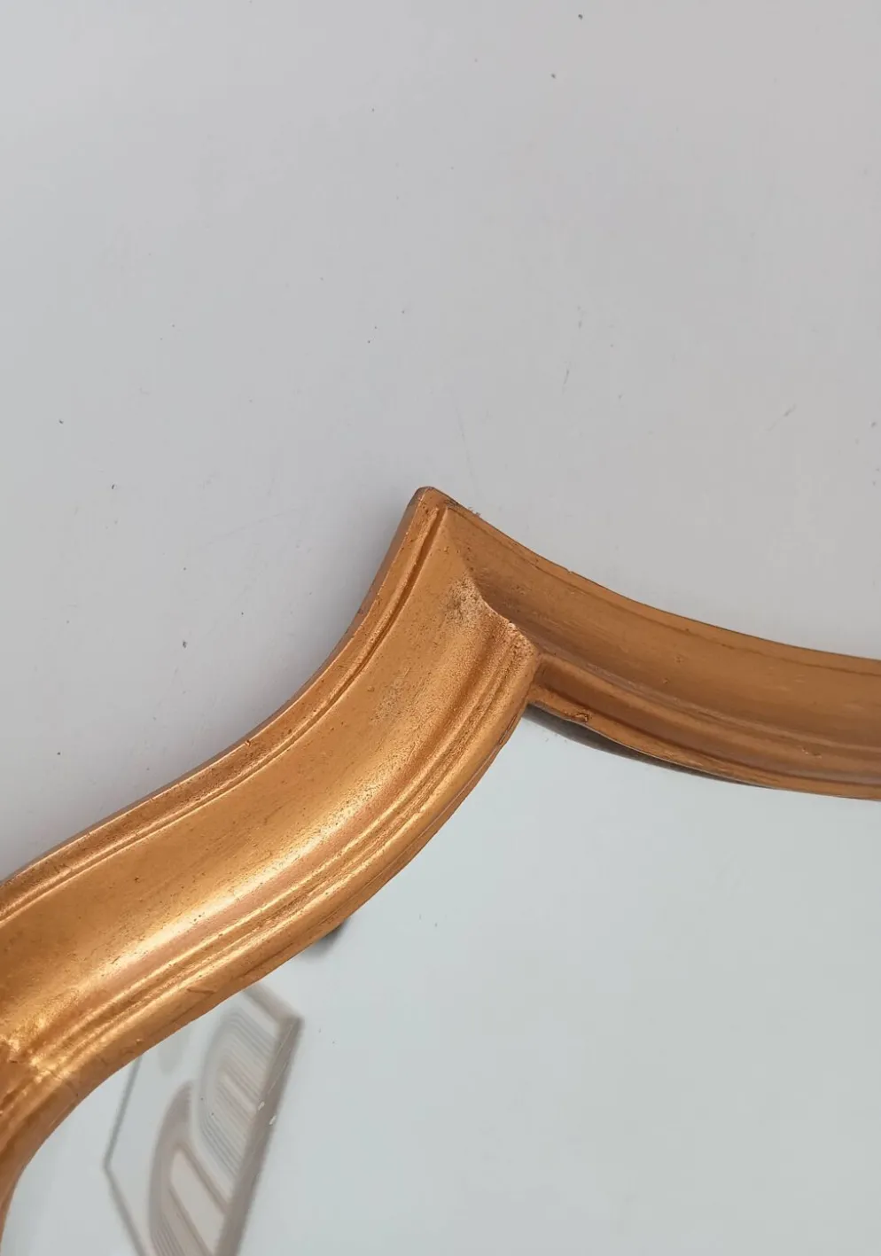 Miroir vintage baroque en bois doré