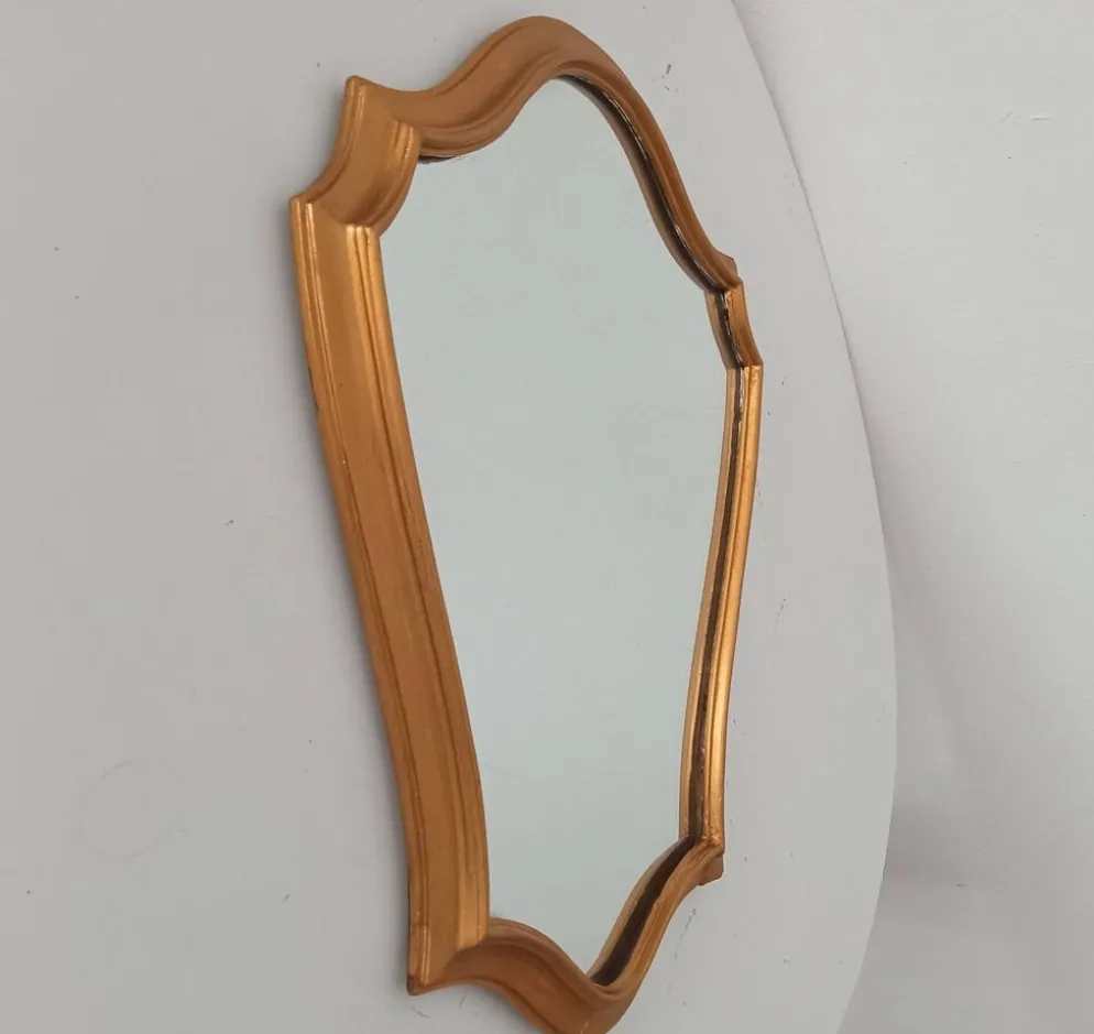 Miroir vintage baroque en bois doré