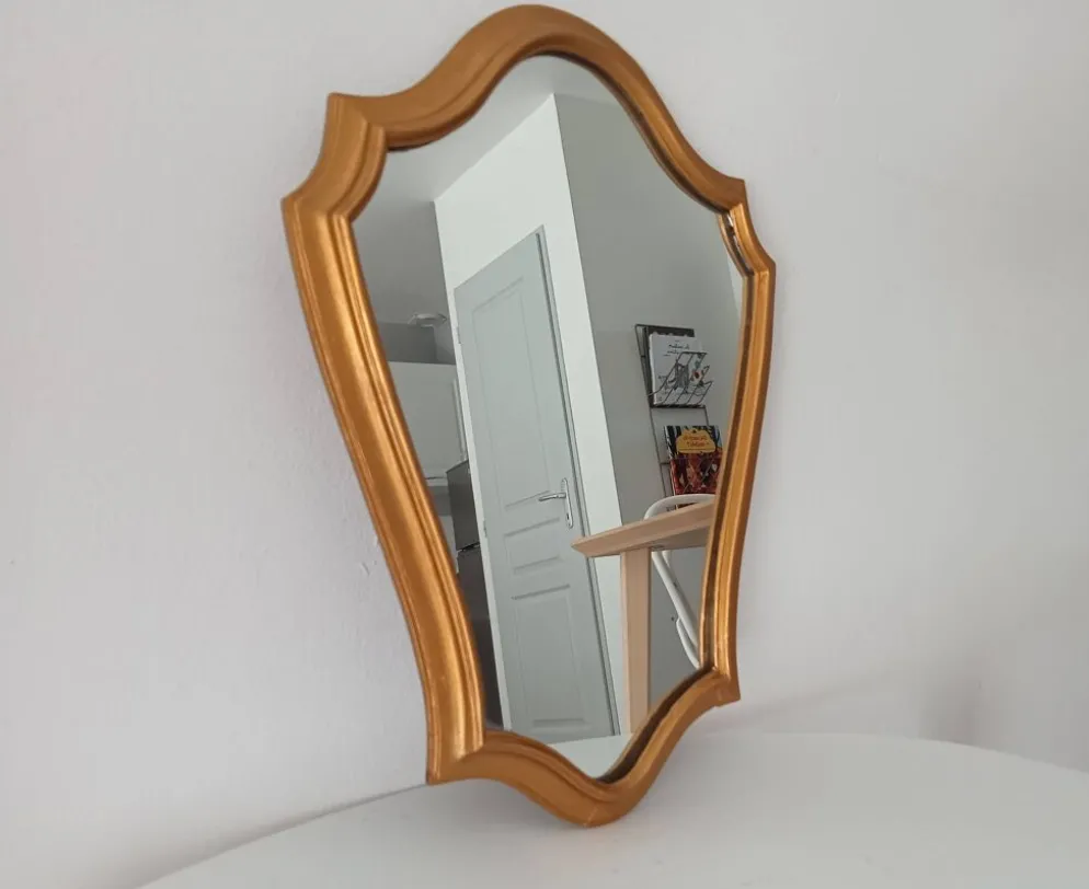 Miroir vintage baroque en bois doré