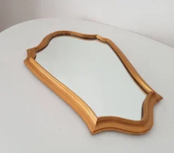 Miroir vintage baroque en bois doré