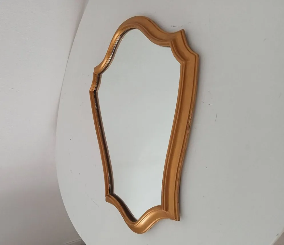 Miroir vintage baroque en bois doré