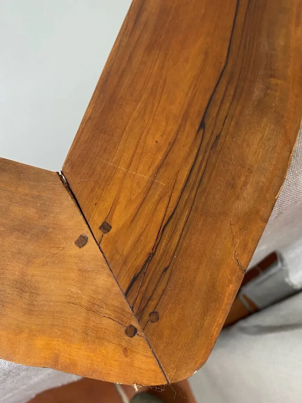 Miroir vintage en bois d’Olivier de forme libre