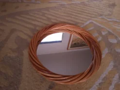 Miroir vintage en rotin