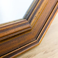 Miroir vintage octogonal en bois massif avec détails sculptés