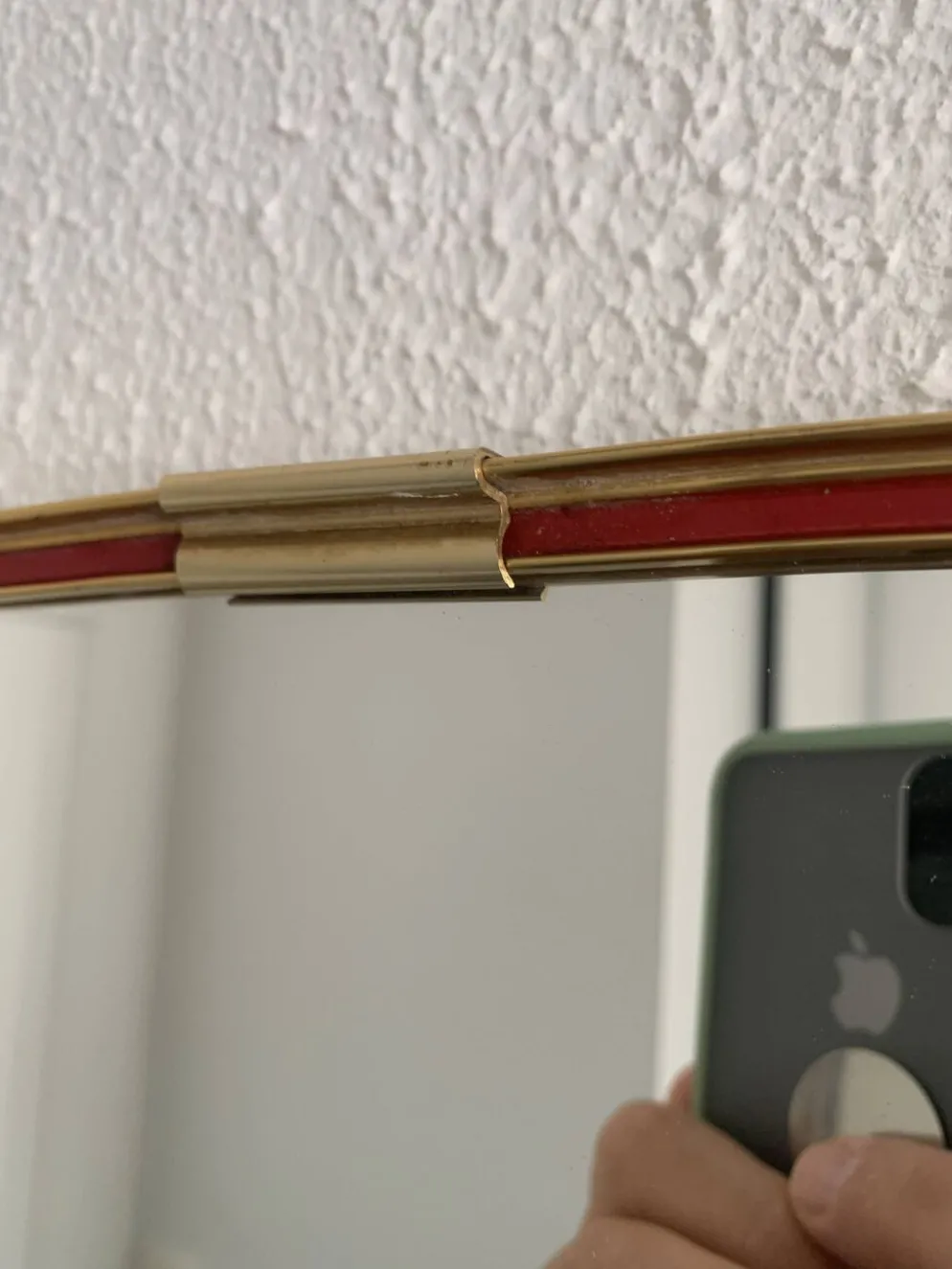 Miroir vintage 1960 rétroviseur asymétrique forme libre doré rouge - 71 x 3