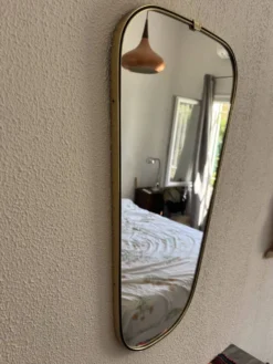 Miroir vintage 1960 rétroviseur asymétrique doré noir - 73 x 39 cm