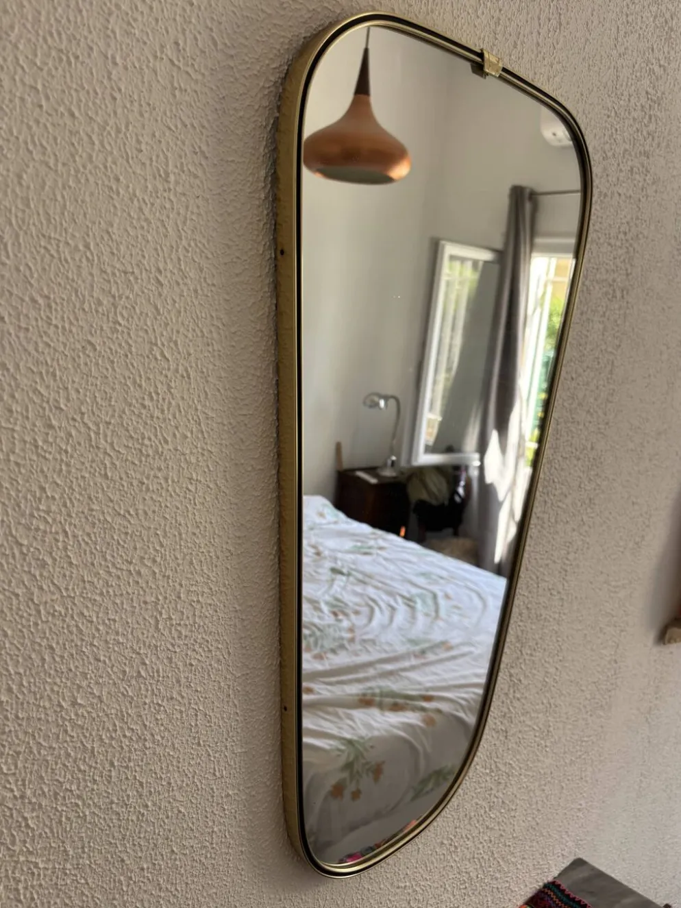 Miroir vintage 1960 rétroviseur asymétrique doré noir - 73 x 39 cm