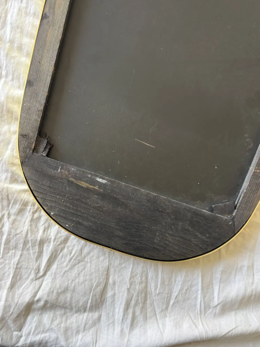 Miroir vintage 1960 rétroviseur asymétrique doré noir - 73 x 39 cm