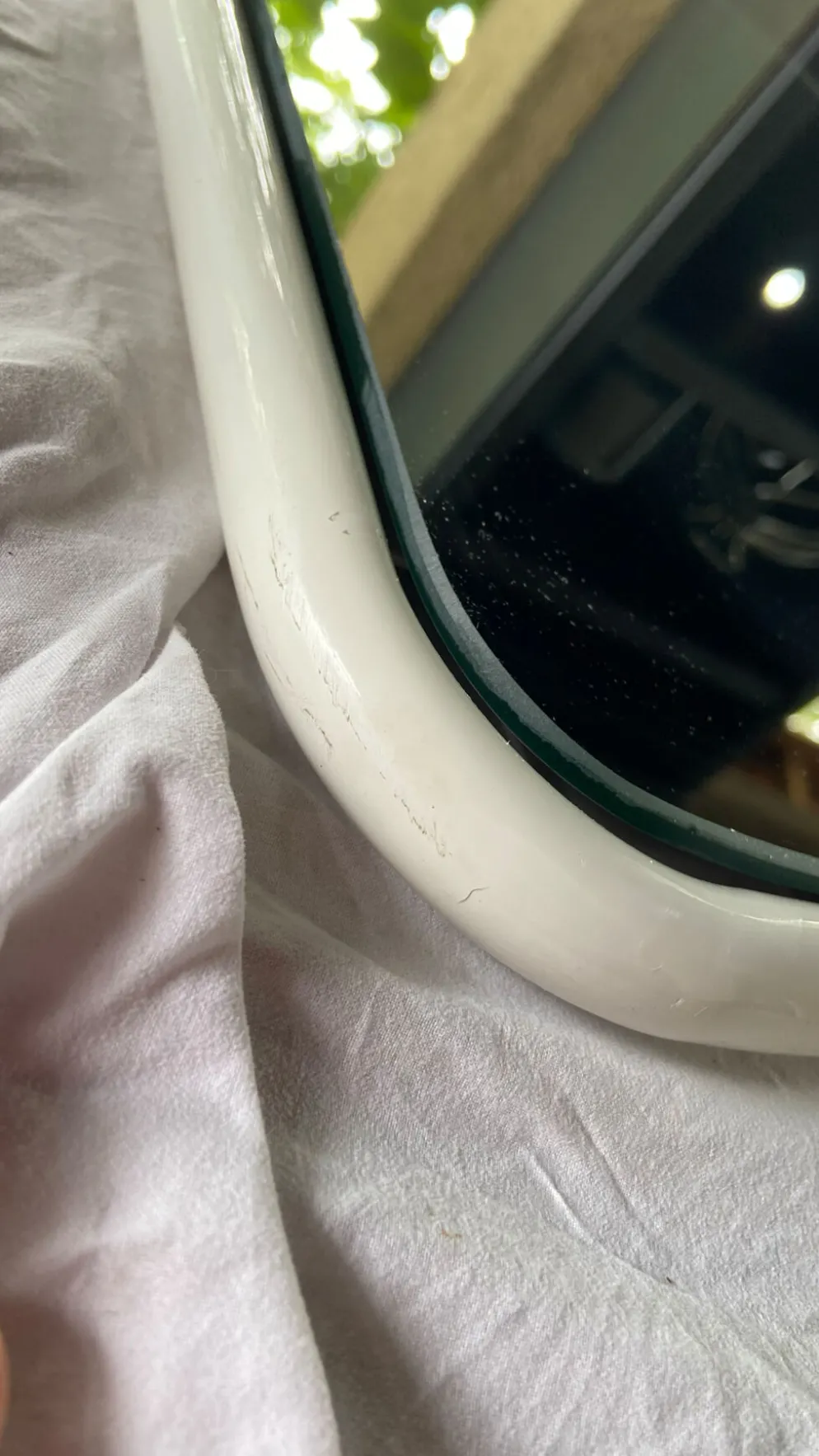 Miroir vintage Space Age / 70s cadre tubulaire blanc arrondi — 71 x 55