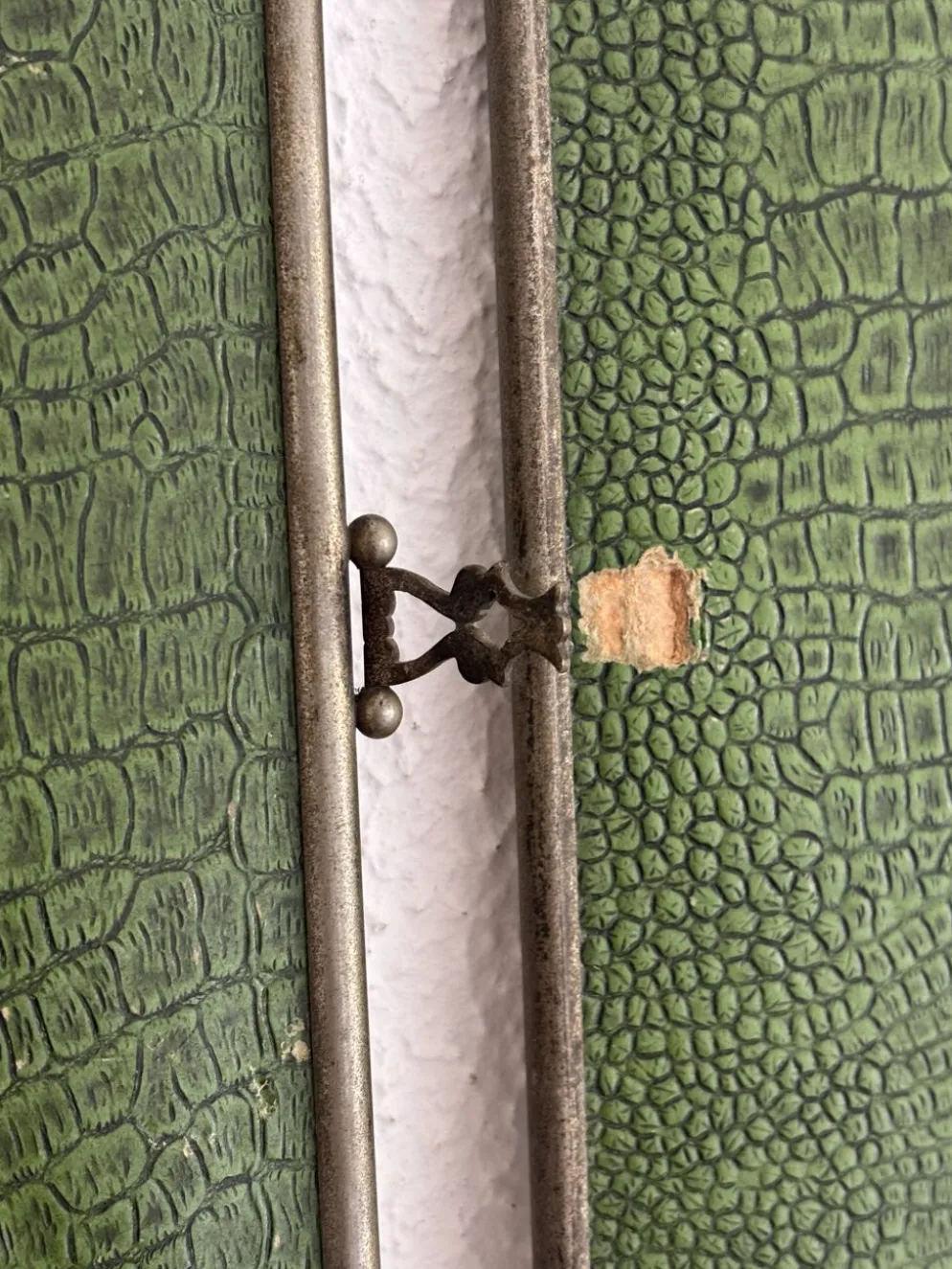 Miroir vintage 1930 triptyque barbier nickelé simili crocodile vert avocat