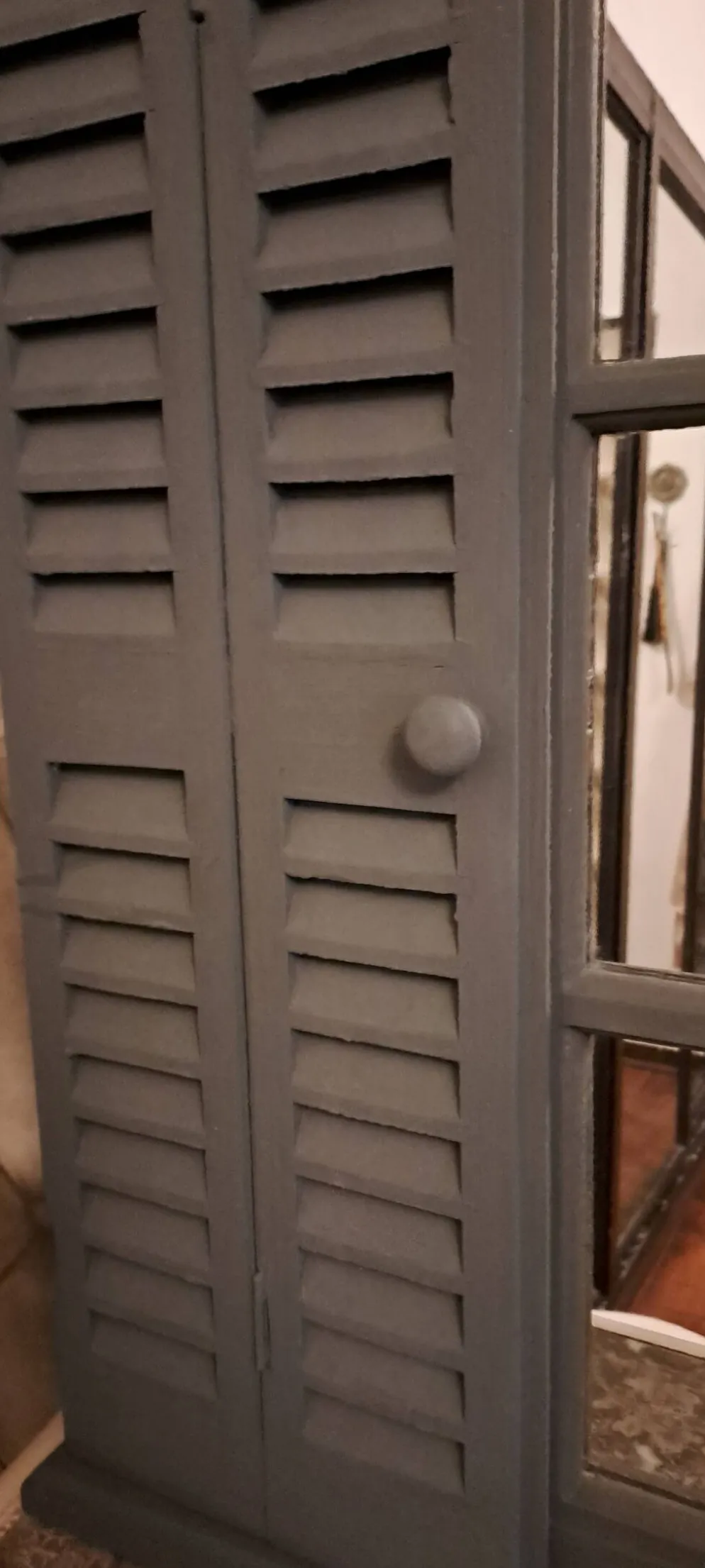 Miroir volet trompe l'oeil bois gris foncé 1990 / objet de décoration murale Miroir façon volets