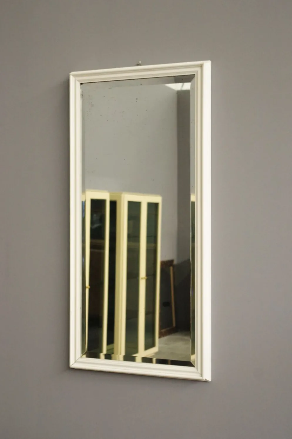 Mirror frame in white painted wood, Giuseppe Restelli Cristani, 1970s, , 119x60 cm