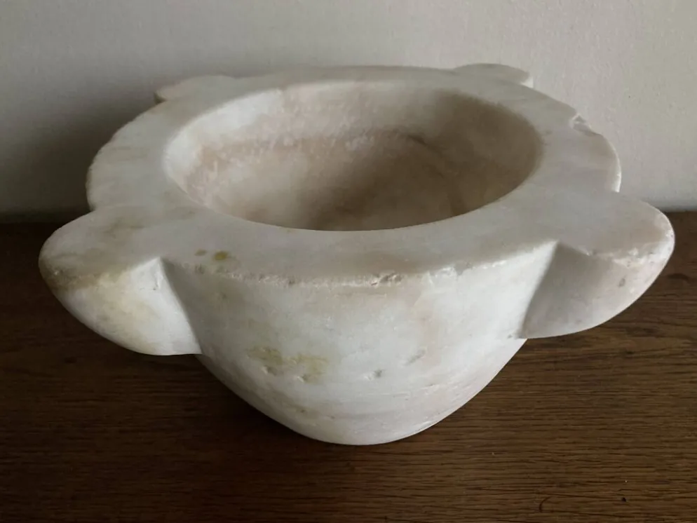 Mortier 19e néo classique en marbre blanc XXL