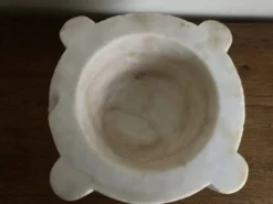 Mortier 19e néo classique en marbre blanc XXL